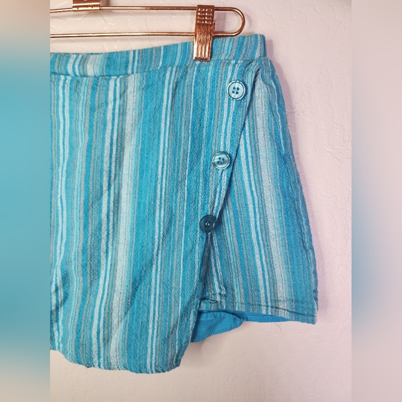Lulu's Blue Gray Stripe Linen Skort Size Medium - Picture 2 of 8